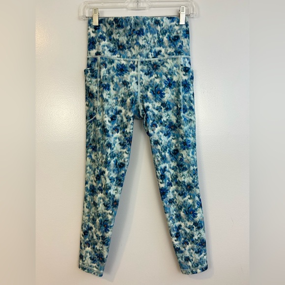 Athleta Blue Floral Delancey Skyline Salutation Stash 7/8 Leggings Size Small - Picture 2 of 12
